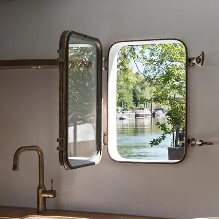 L'Escale Sur Seine Tekne